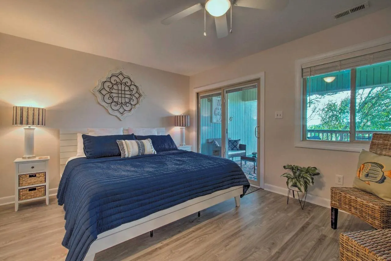 Apartment Sound Of The Sea With Pools! Oak Island