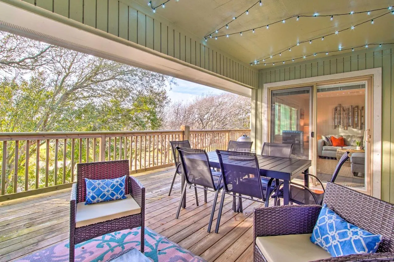 Sound Of The Sea With Pools! Apartment Oak Island