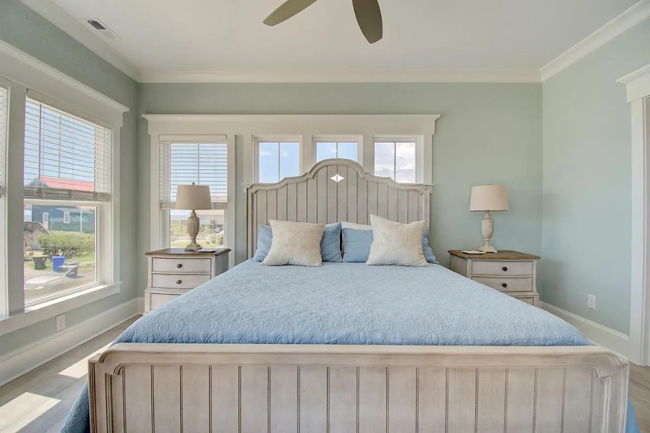 A Perfect Landing Holiday home Oak Island
