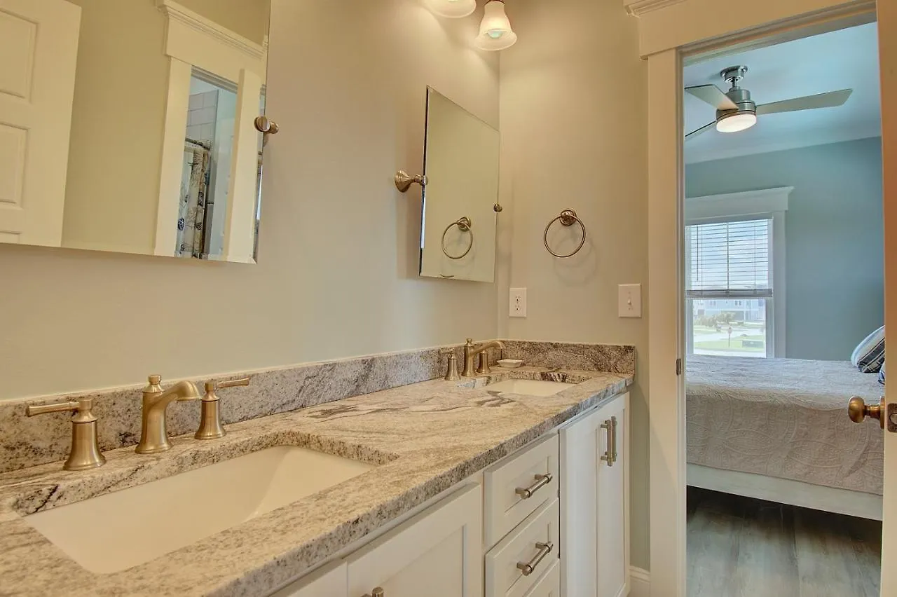 A Perfect Landing Holiday home Oak Island
