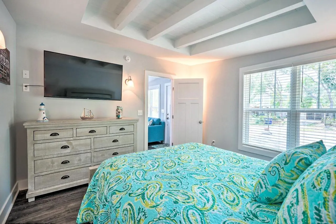 Modern Escape 1 Mile To Long Beach! Holiday home