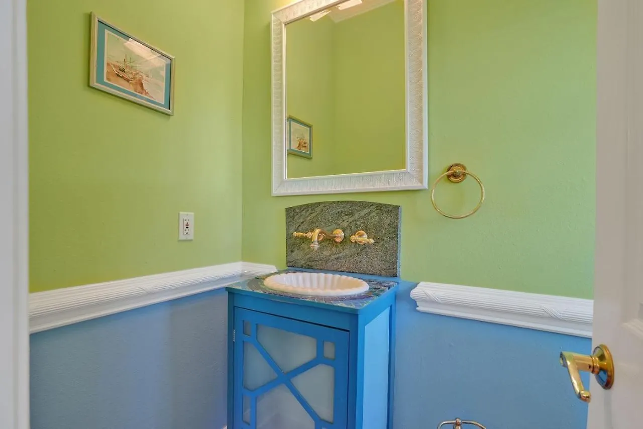 Holiday home Luck & Laughter Oak Island