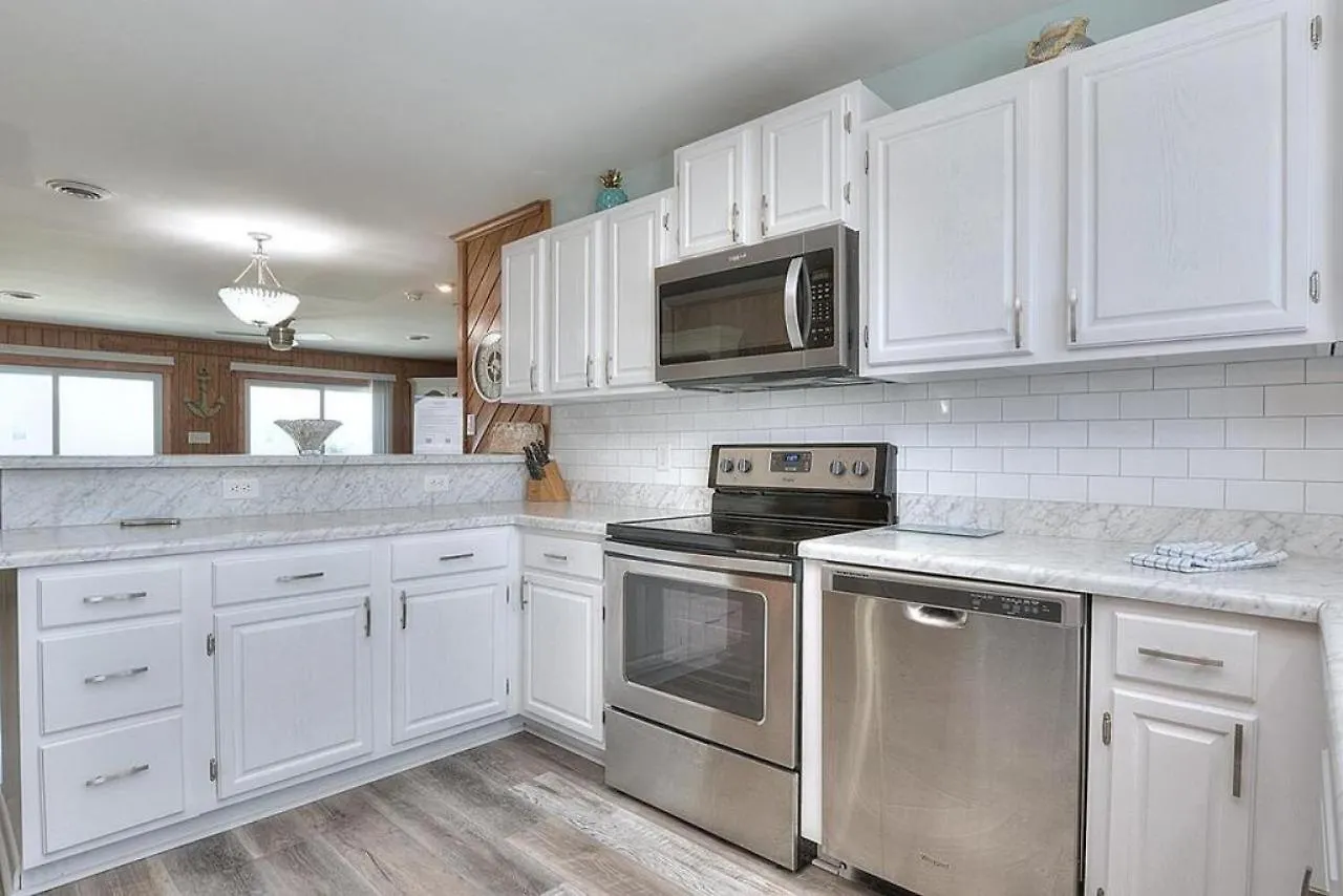 Ocean Breeze Retreat * Oak Island