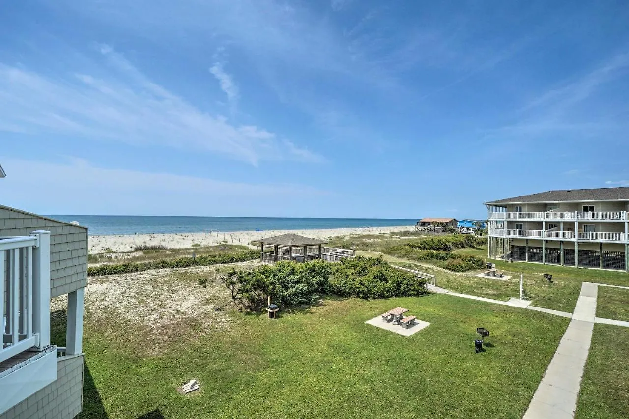 Apartment Beachfront With Community Pool *