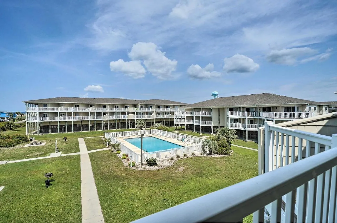 Beachfront With Community Pool *