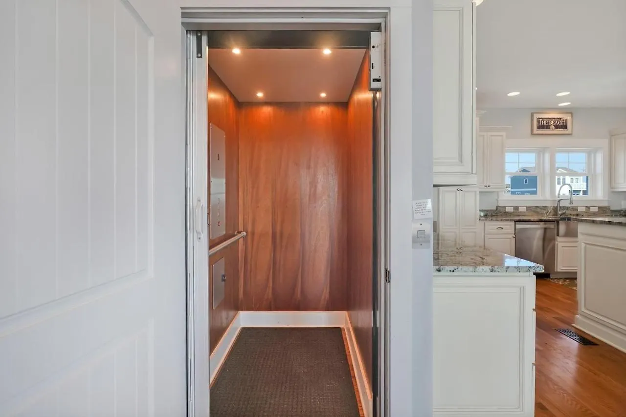 6807 East Drive-the Orange House Holiday home *