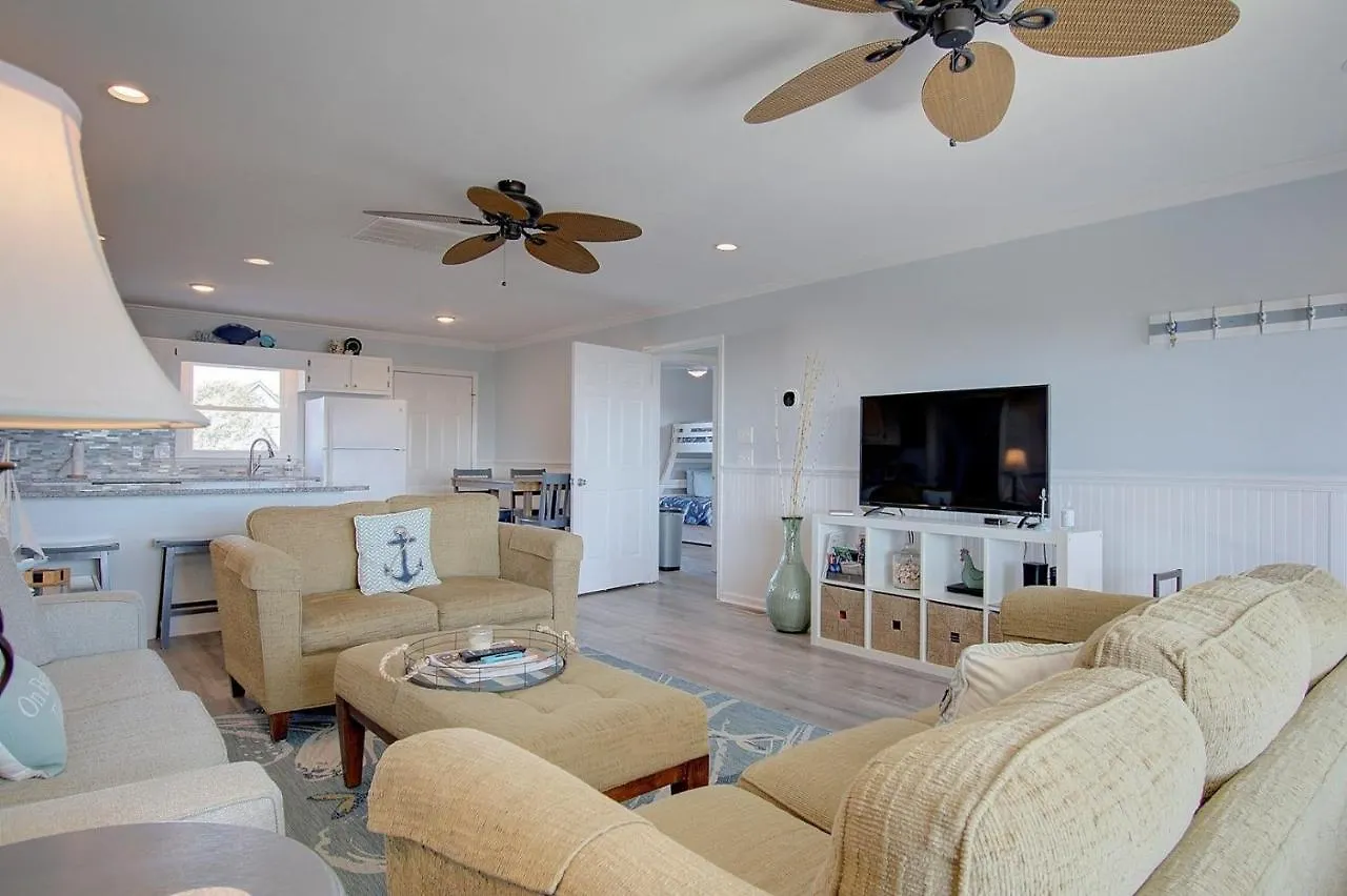 Don't Stop Believin' Holiday home Oak Island