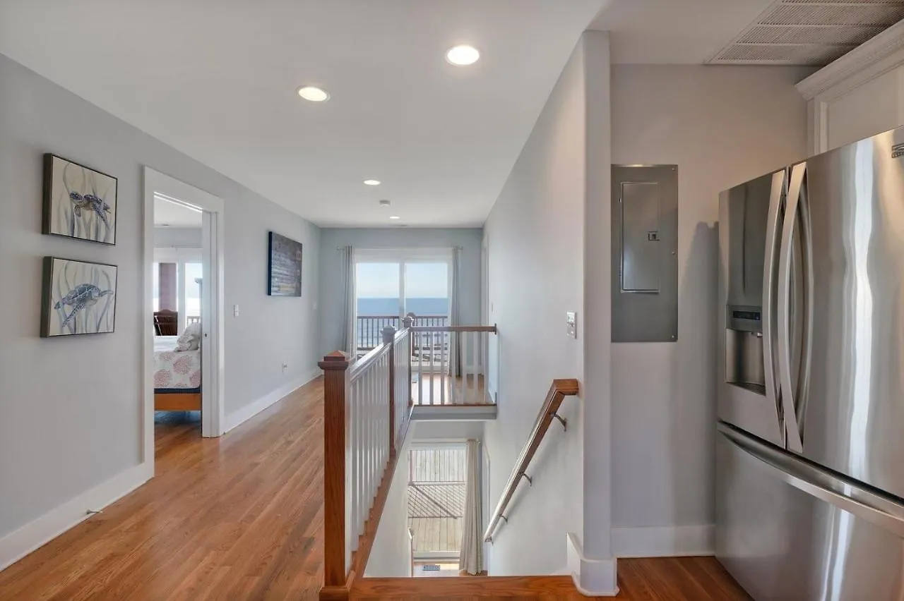 Holiday home 6807 East Drive-the Orange House Oak Island