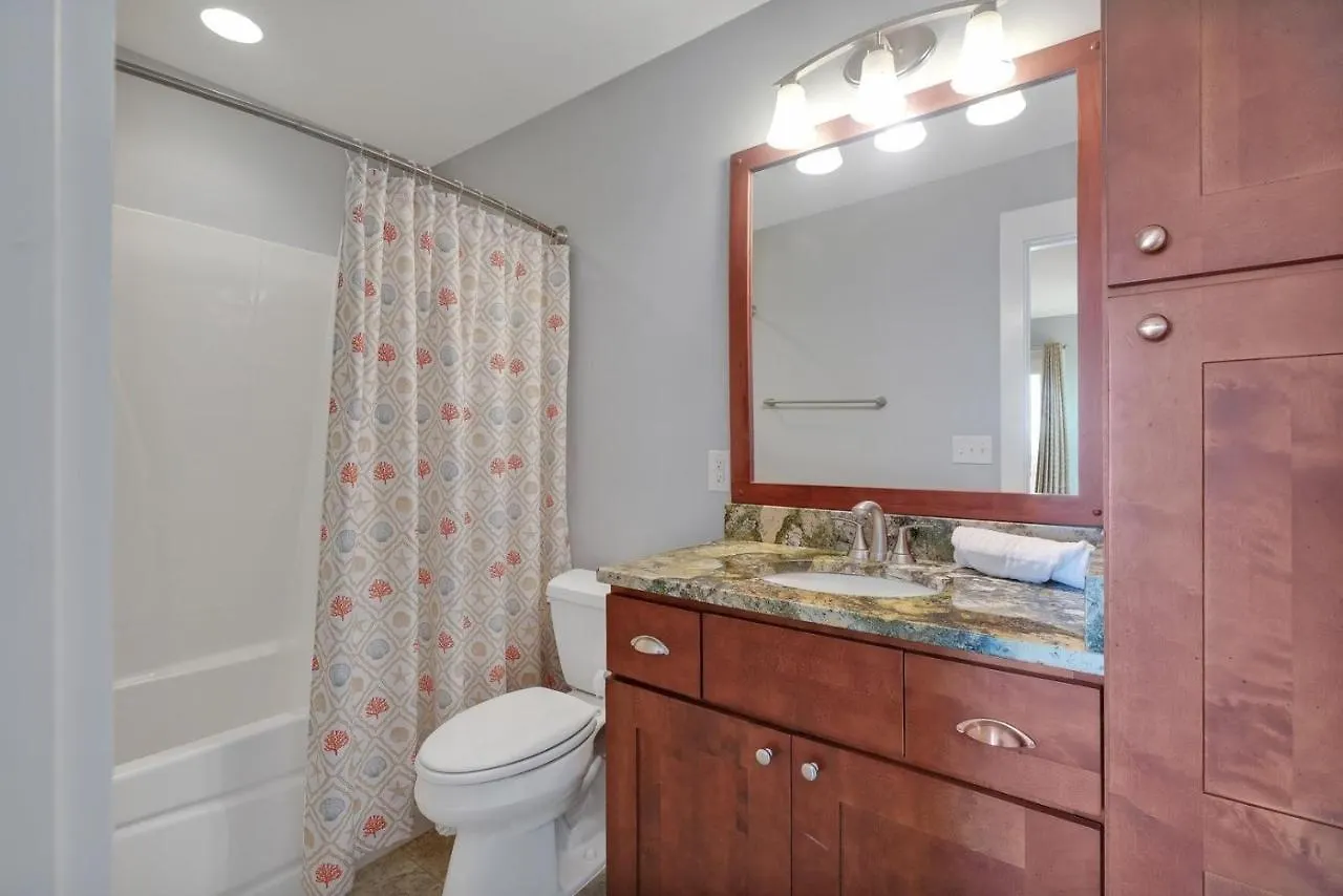 6807 East Drive-the Orange House Holiday home Oak Island