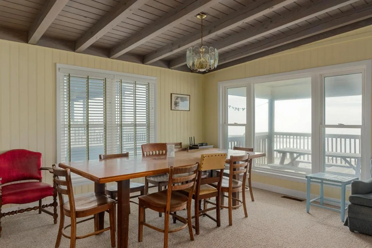 Admiral's Quarters By Holiday home Oak Island