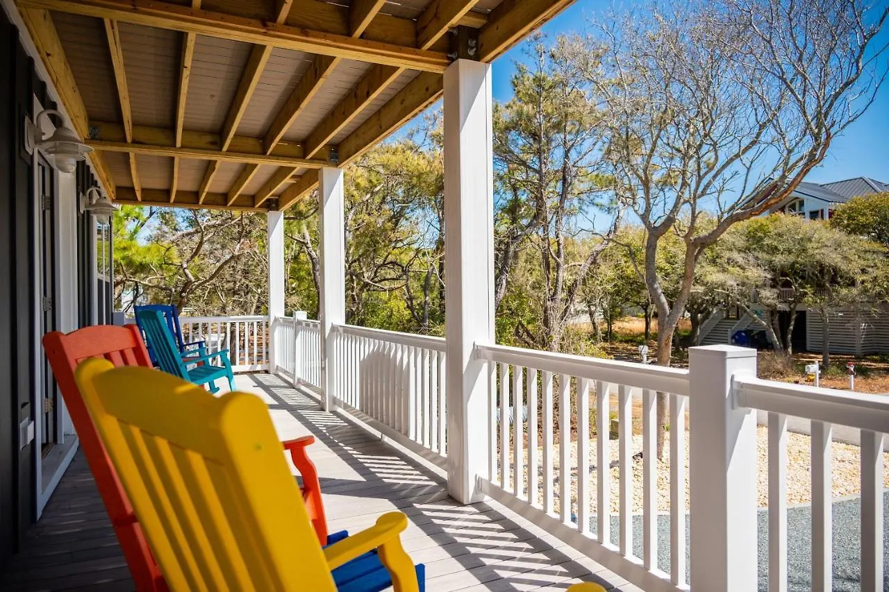 Holiday home Decked Out By Oak Island