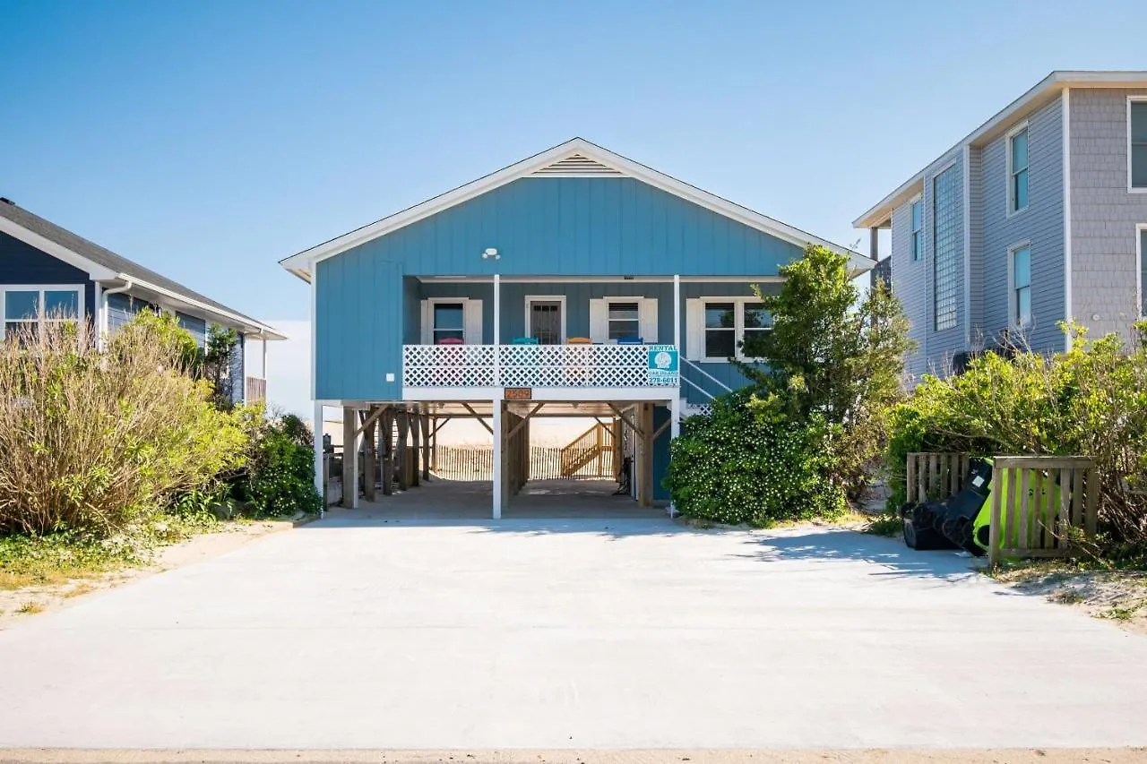 Holiday home Breeze By
