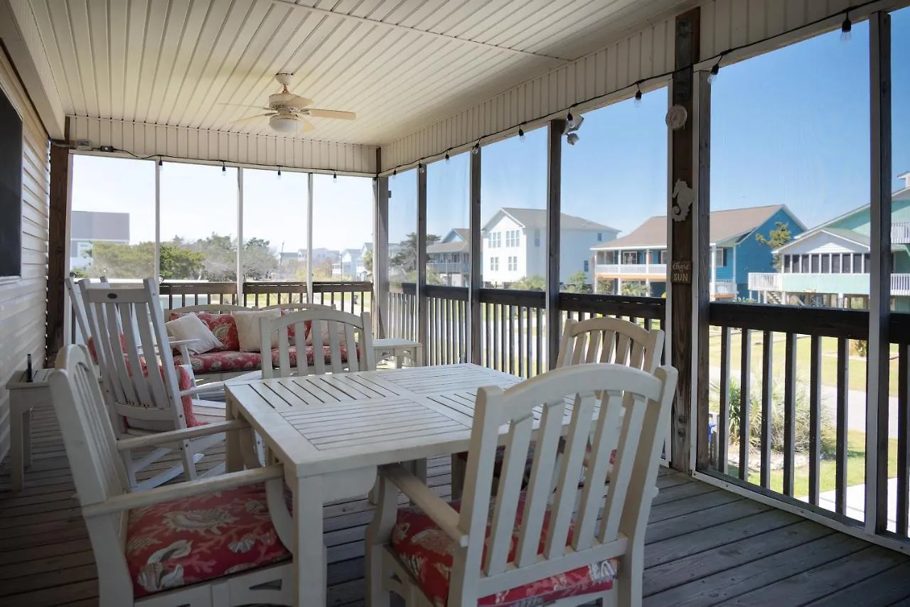 Holiday home Not By Oak Island