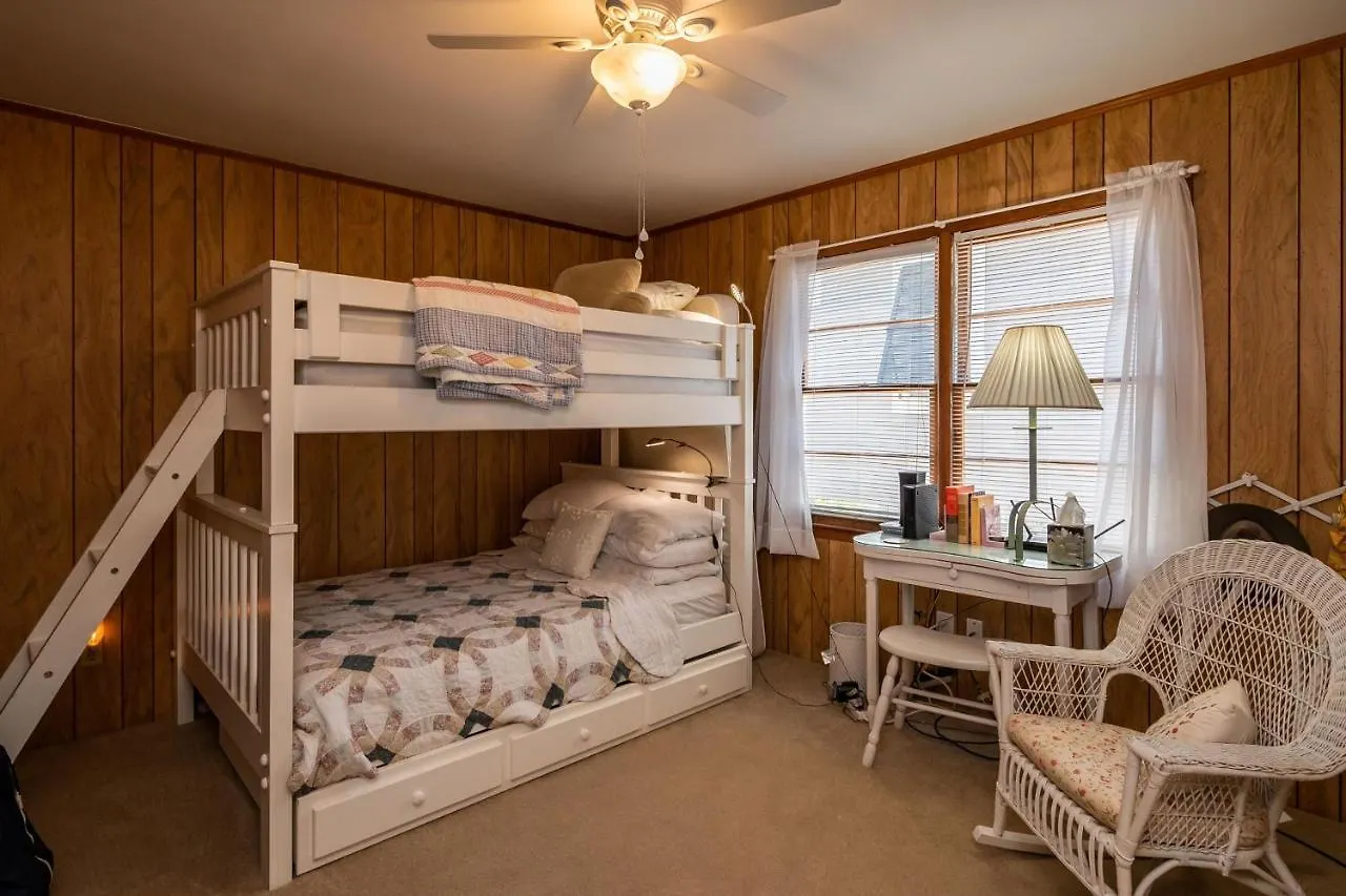 Beaching & Griping By Holiday home