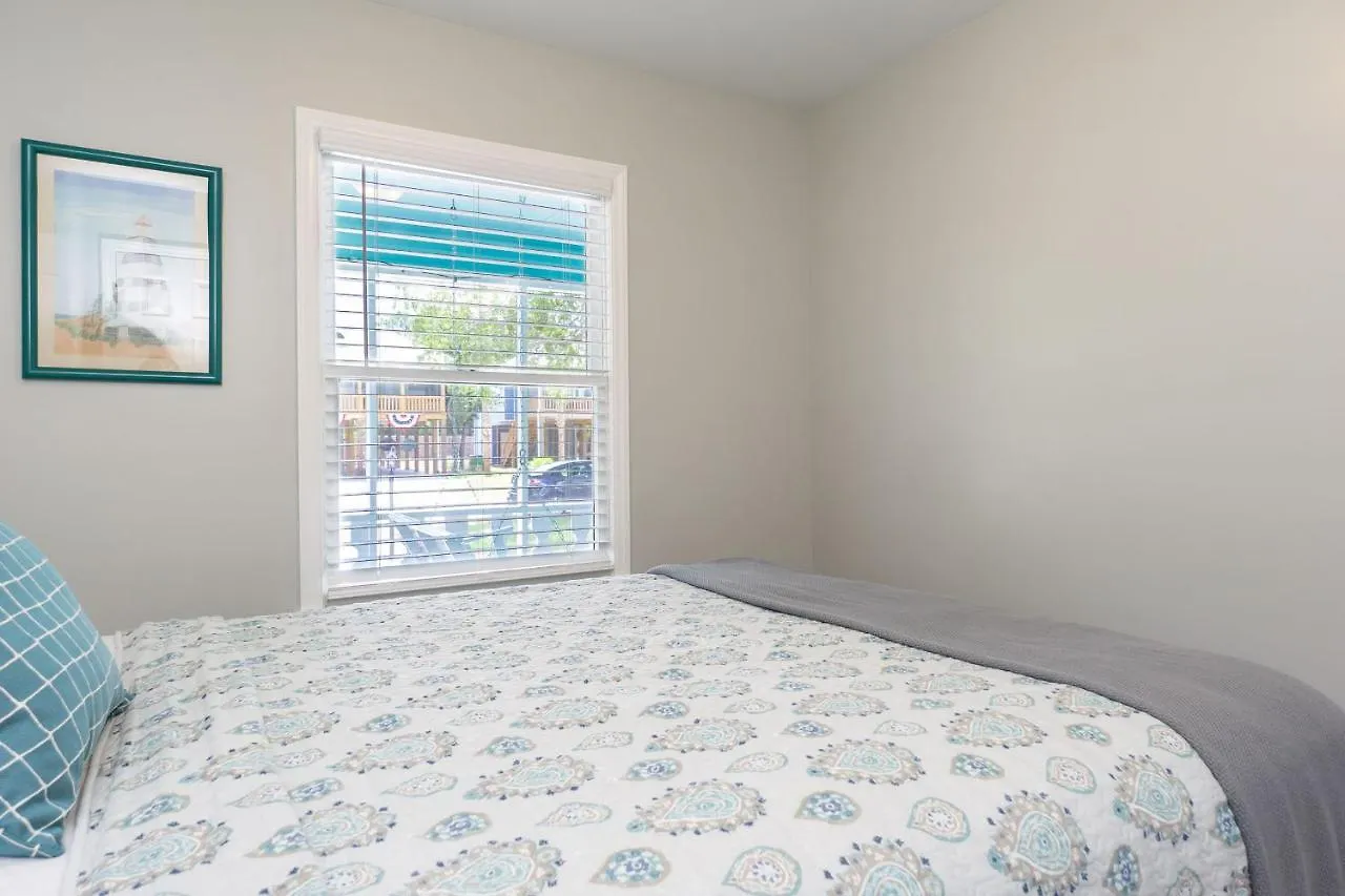 Nanas Nest By Holiday home Oak Island