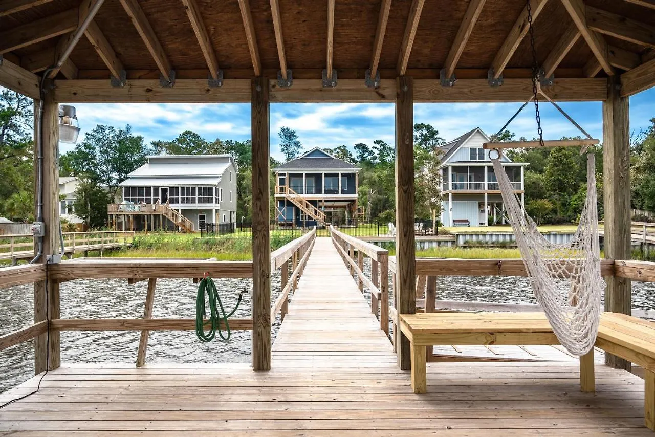 Holiday home Waterway Haven By Oak Island