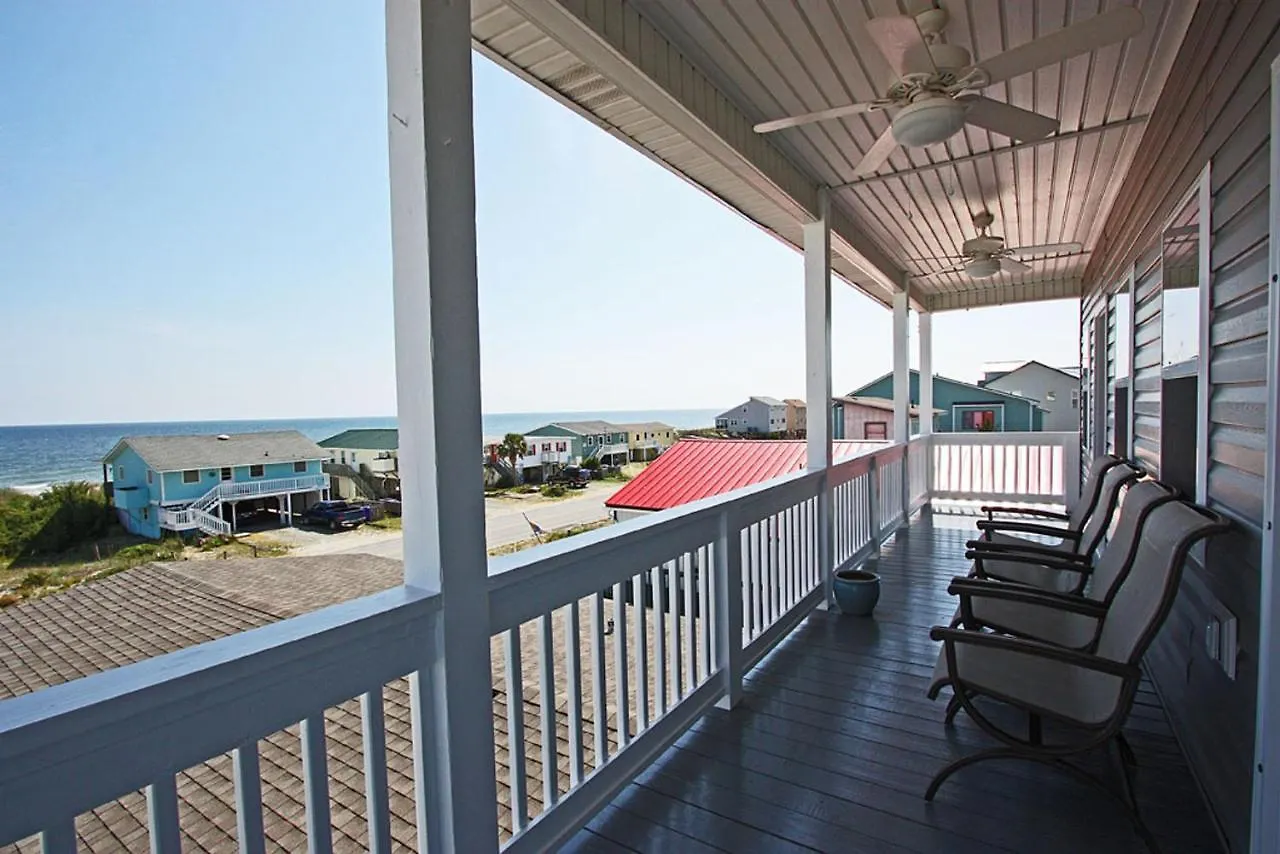 Holiday home Is It By Oak Island