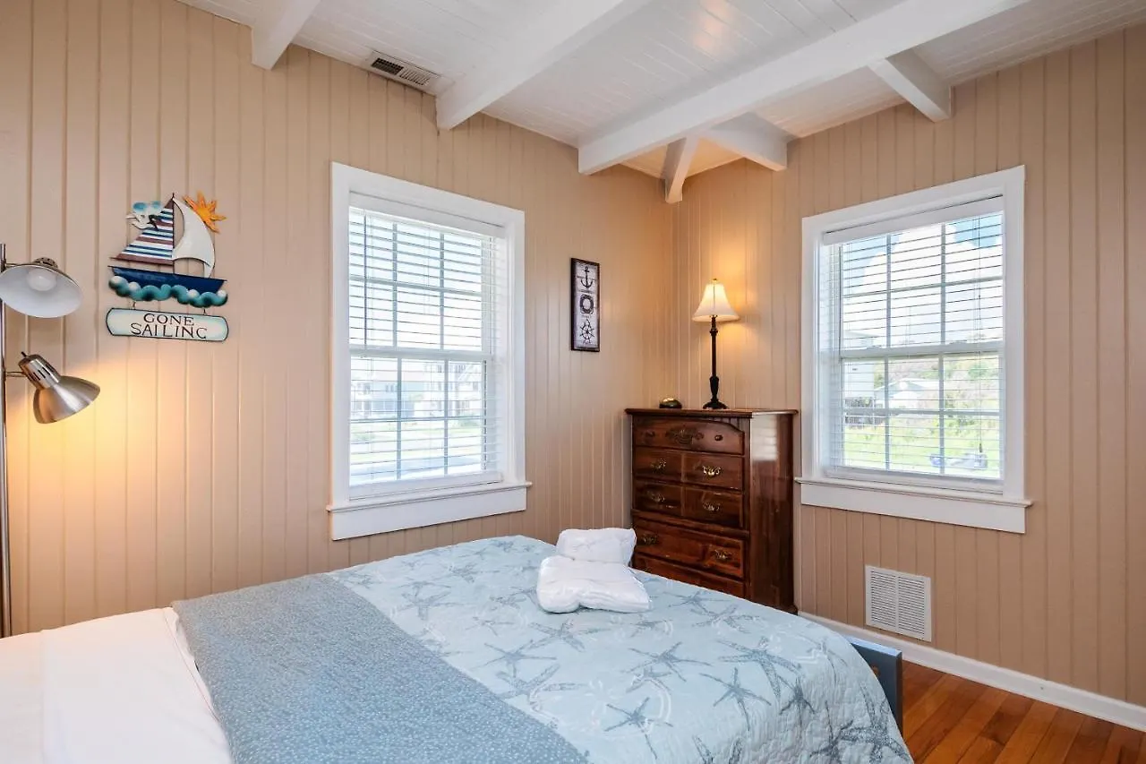 Holiday home Coastal Breeze By Oak Island