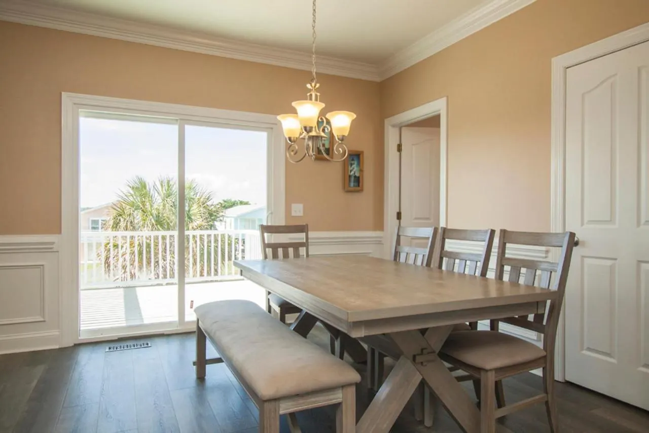 Dont Worry Happy By Holiday home Oak Island