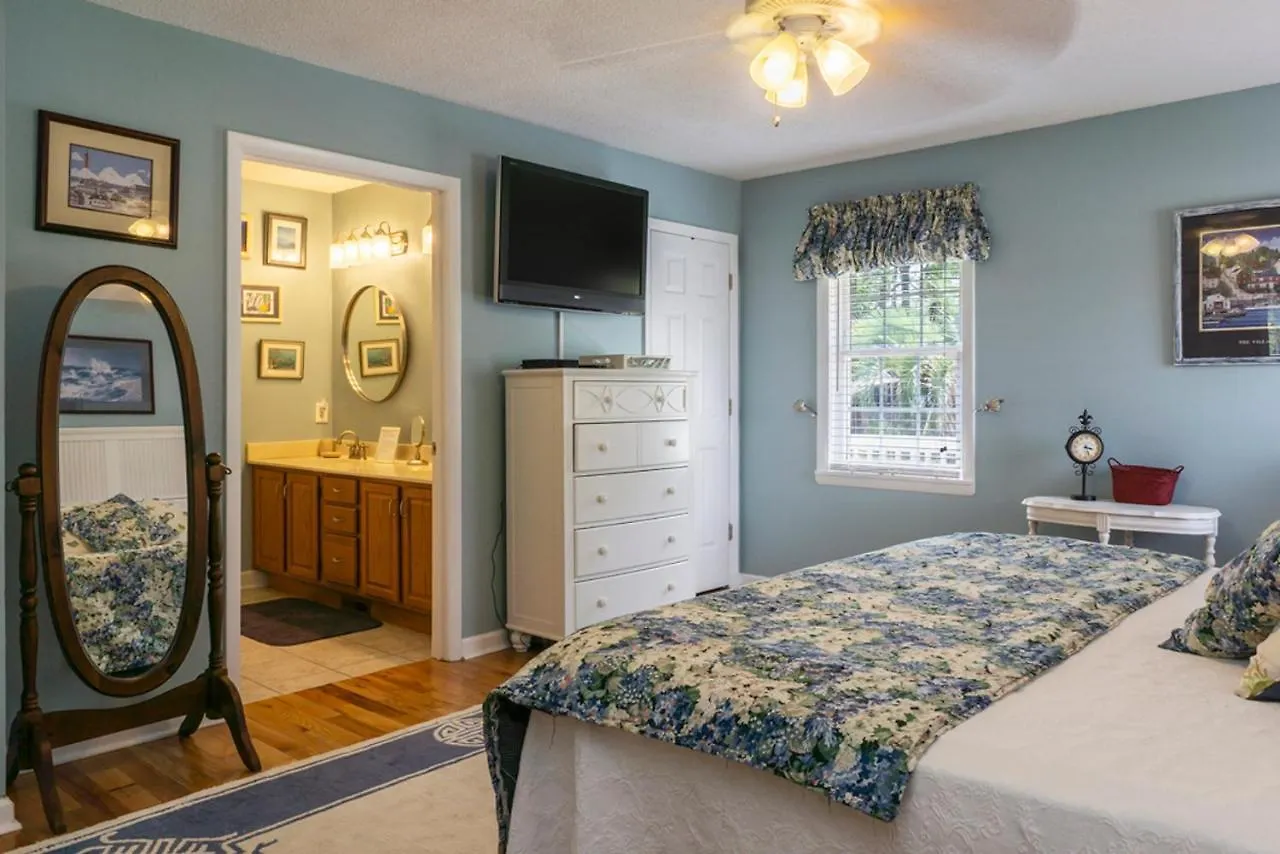 Holiday home Breeze By Oak Island