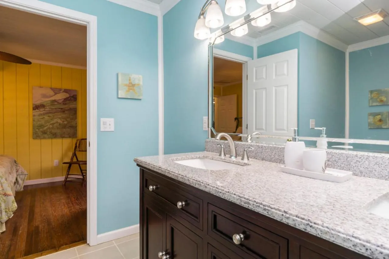 Holiday home Diamond In The Rough By Oak Island