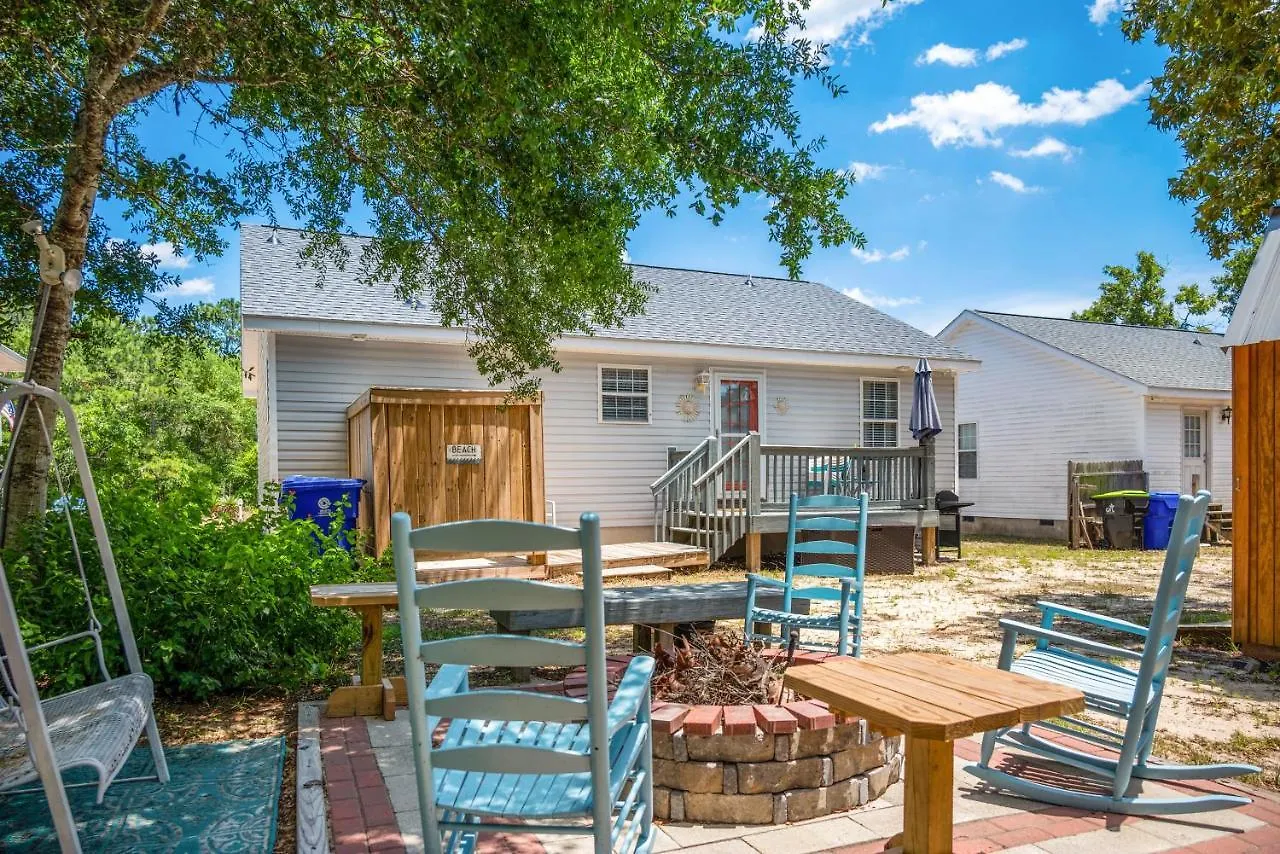 Holiday home 9th Street Sandy Feet By Oak Island