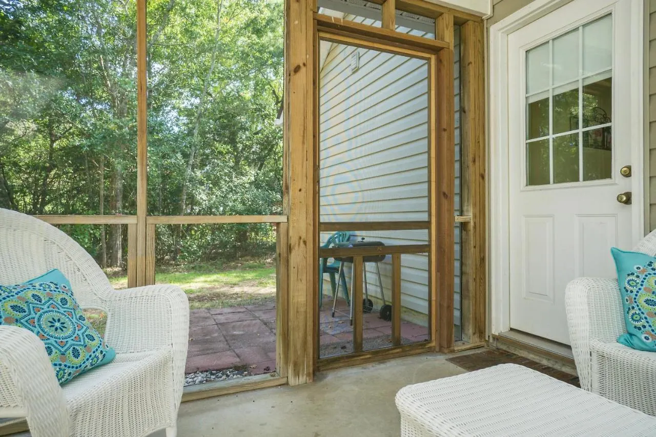 Holiday home A Lucky Break By Oak Island
