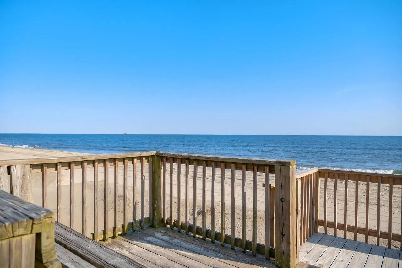 Holiday home Front Row By