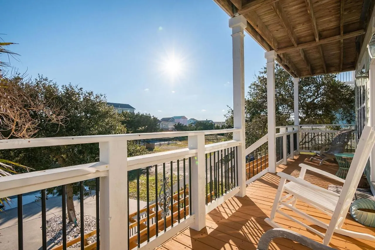 A Wave From It By Holiday home Oak Island