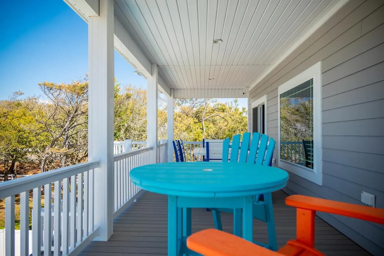 Holiday home Decked Out By Oak Island