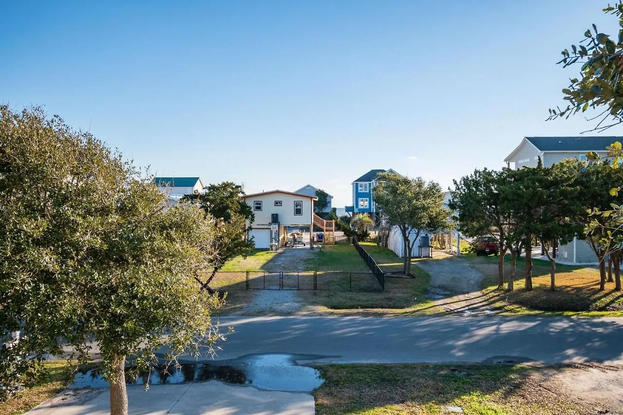 A Wave From It By Holiday home Oak Island