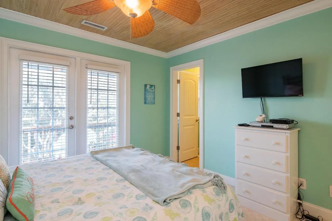 A Wave From It By Holiday home Oak Island