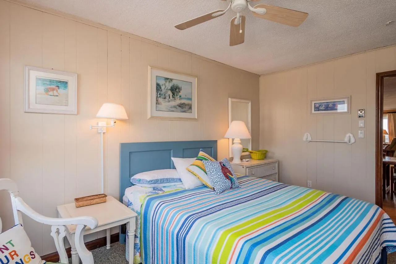 Barracks By Holiday home Oak Island