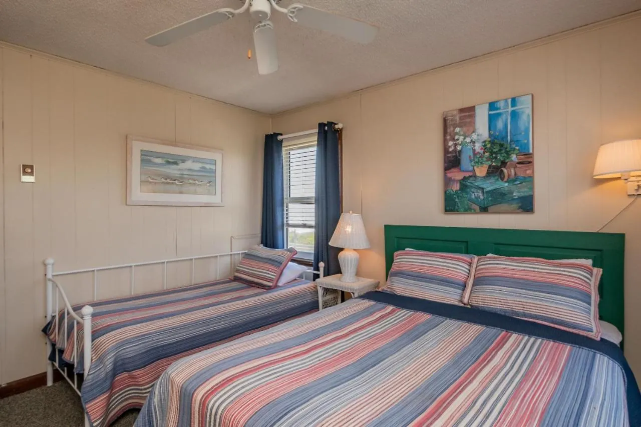 Barracks By Holiday home Oak Island