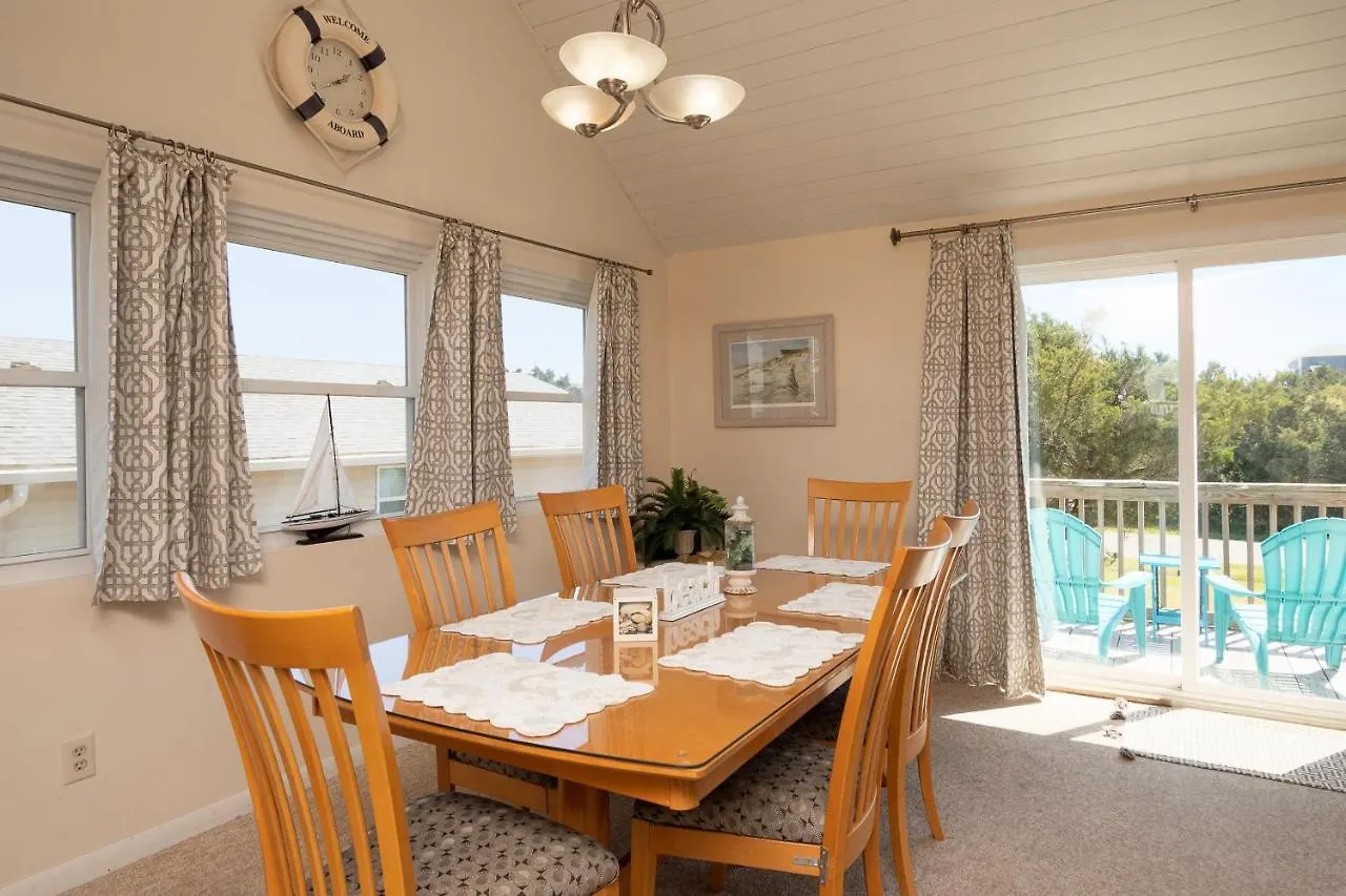 Holiday home Not By Oak Island