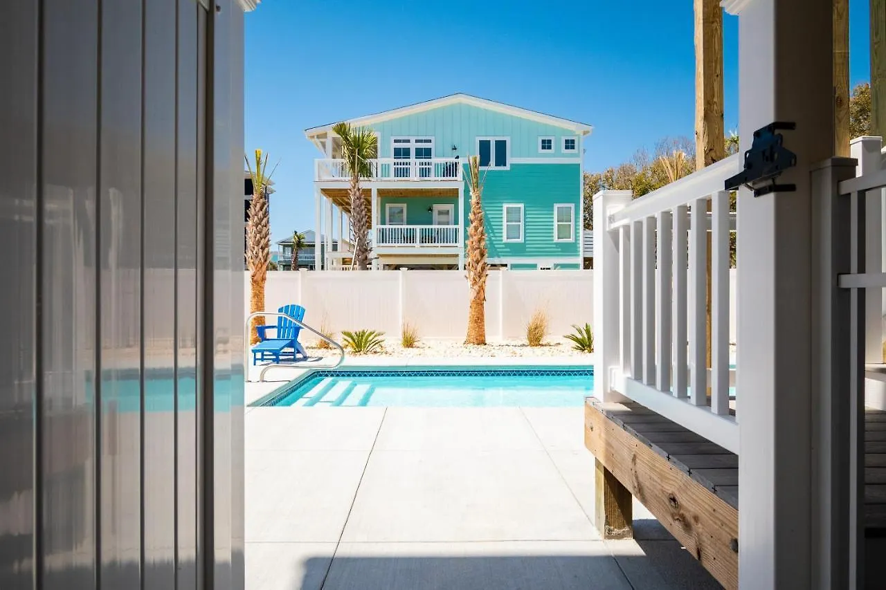 Holiday home Decked Out By Oak Island