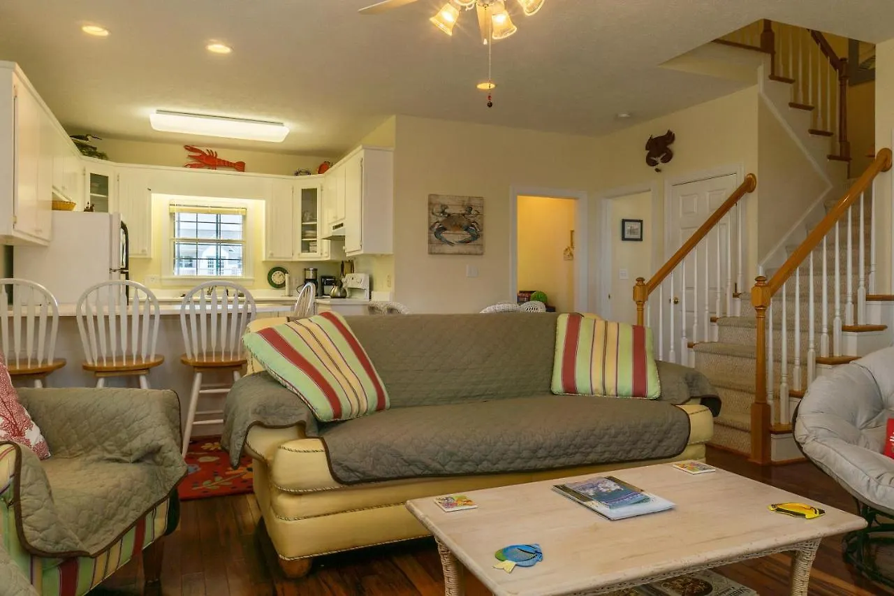 Holiday home Joy By Oak Island