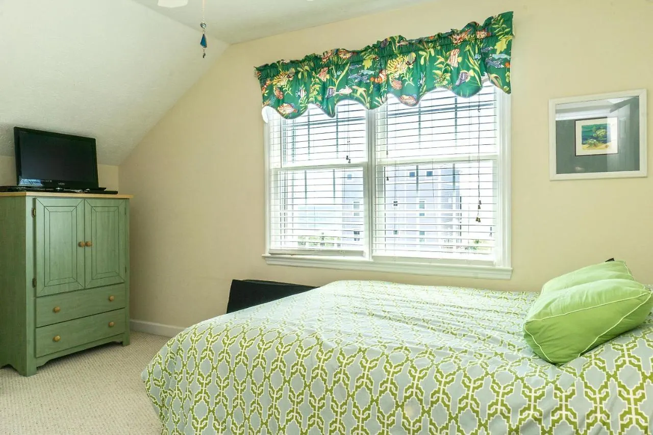 Holiday home Joy By Oak Island