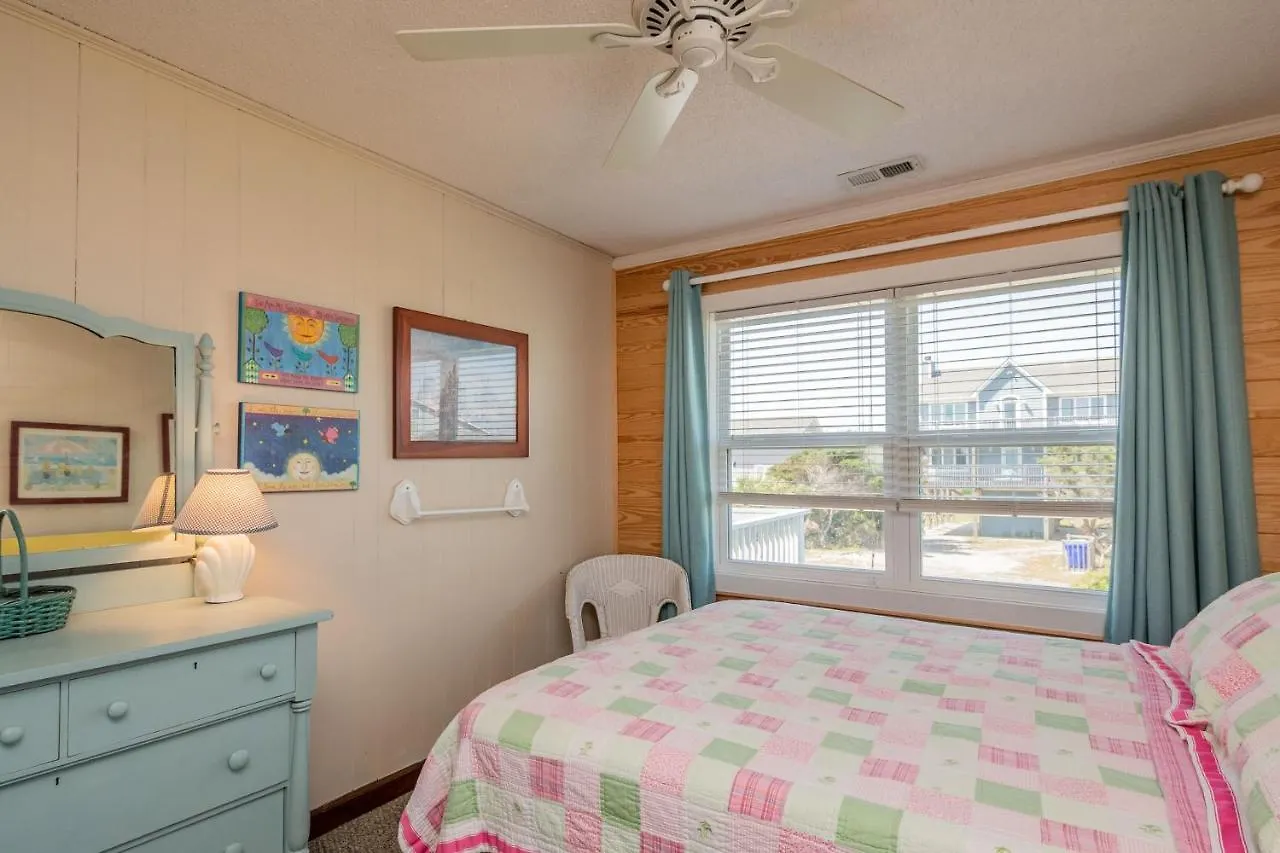 Barracks By Holiday home Oak Island