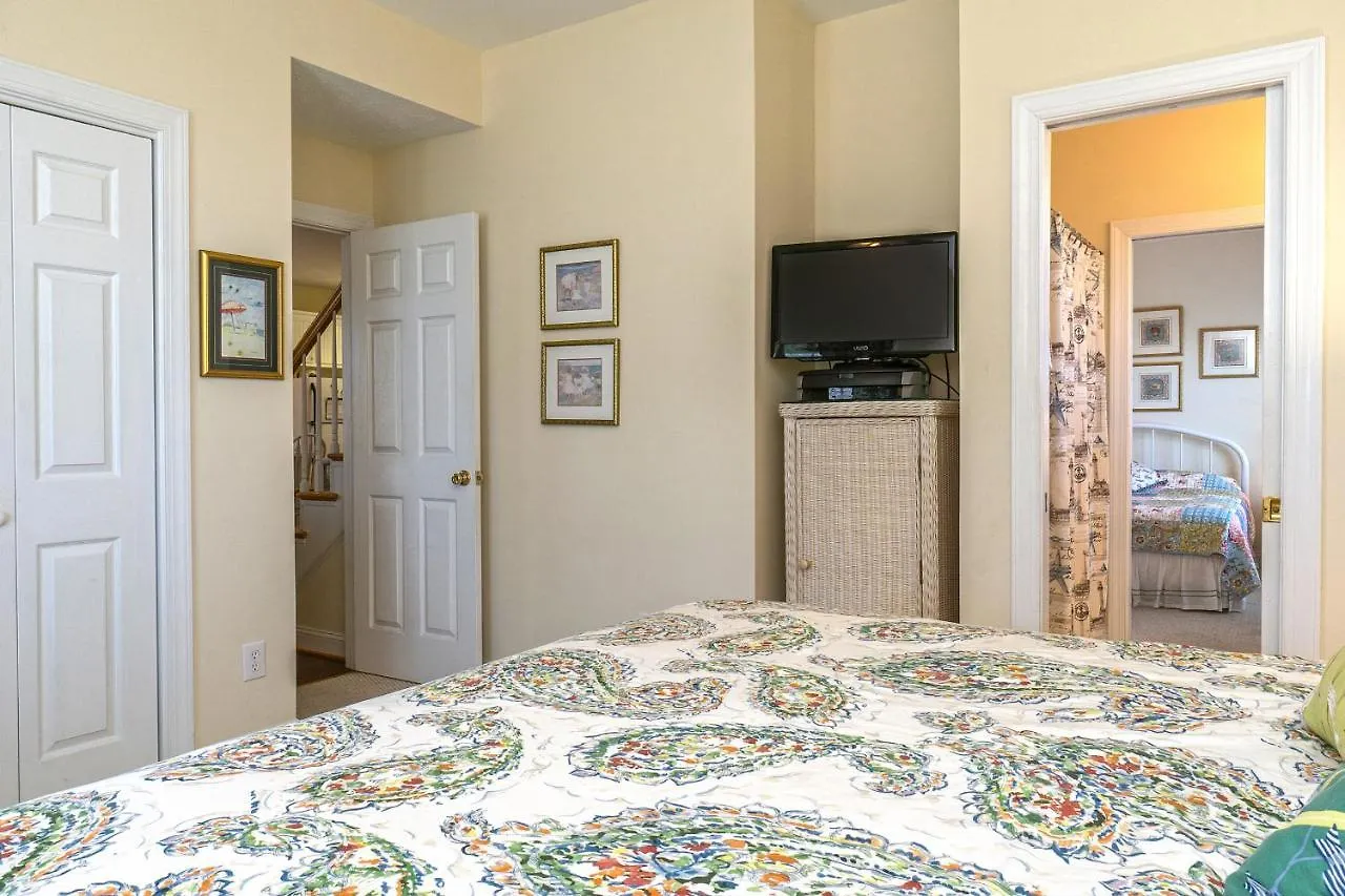 Holiday home Joy By Oak Island
