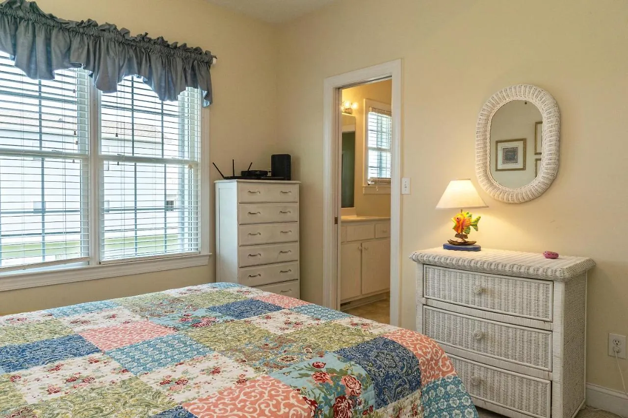 Holiday home Joy By Oak Island