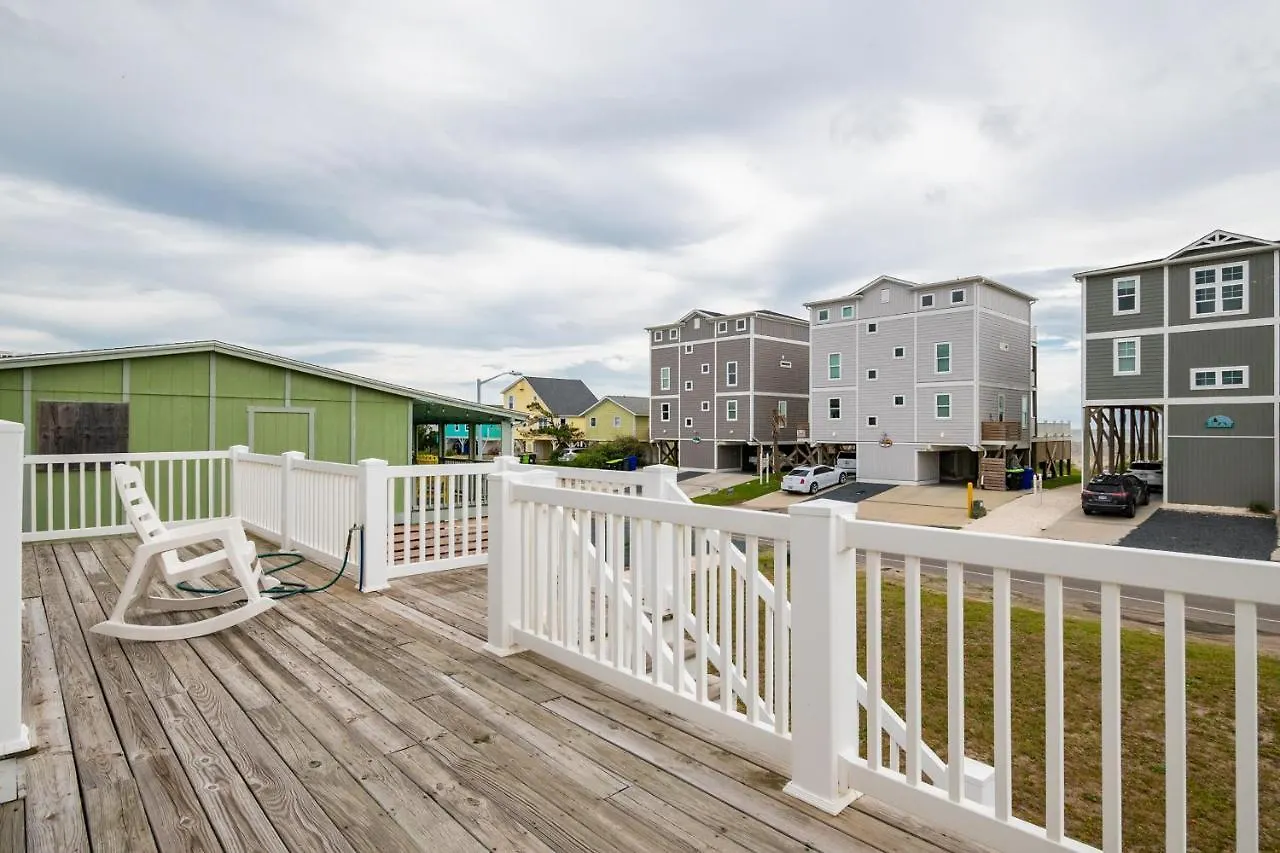 Holiday home Joy By Oak Island