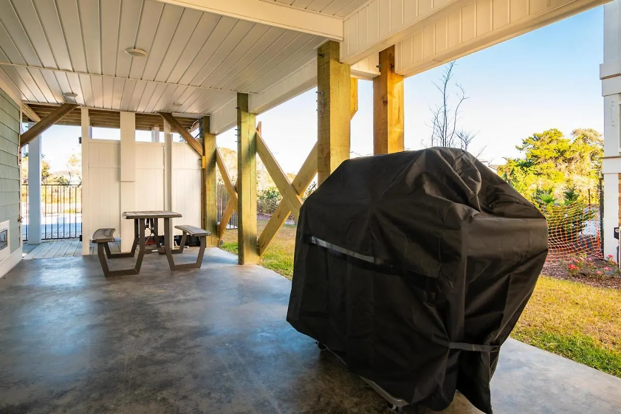 Long Call By Holiday home Oak Island