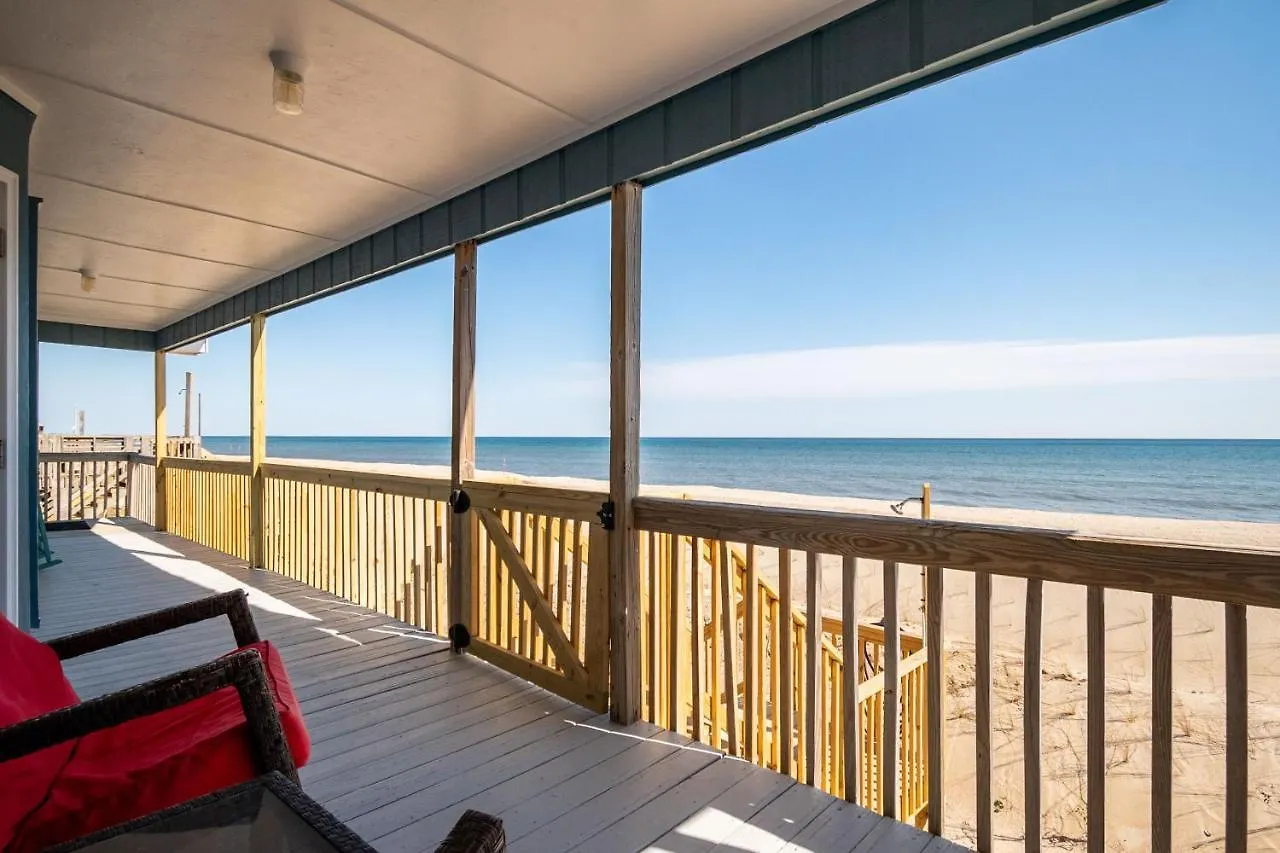 Holiday home Breeze By *