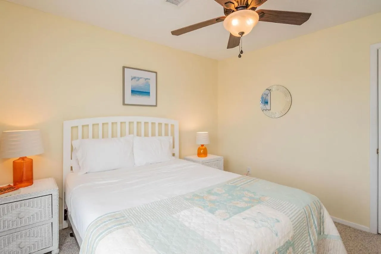 Holiday home 10 Conch Too By Oak Island