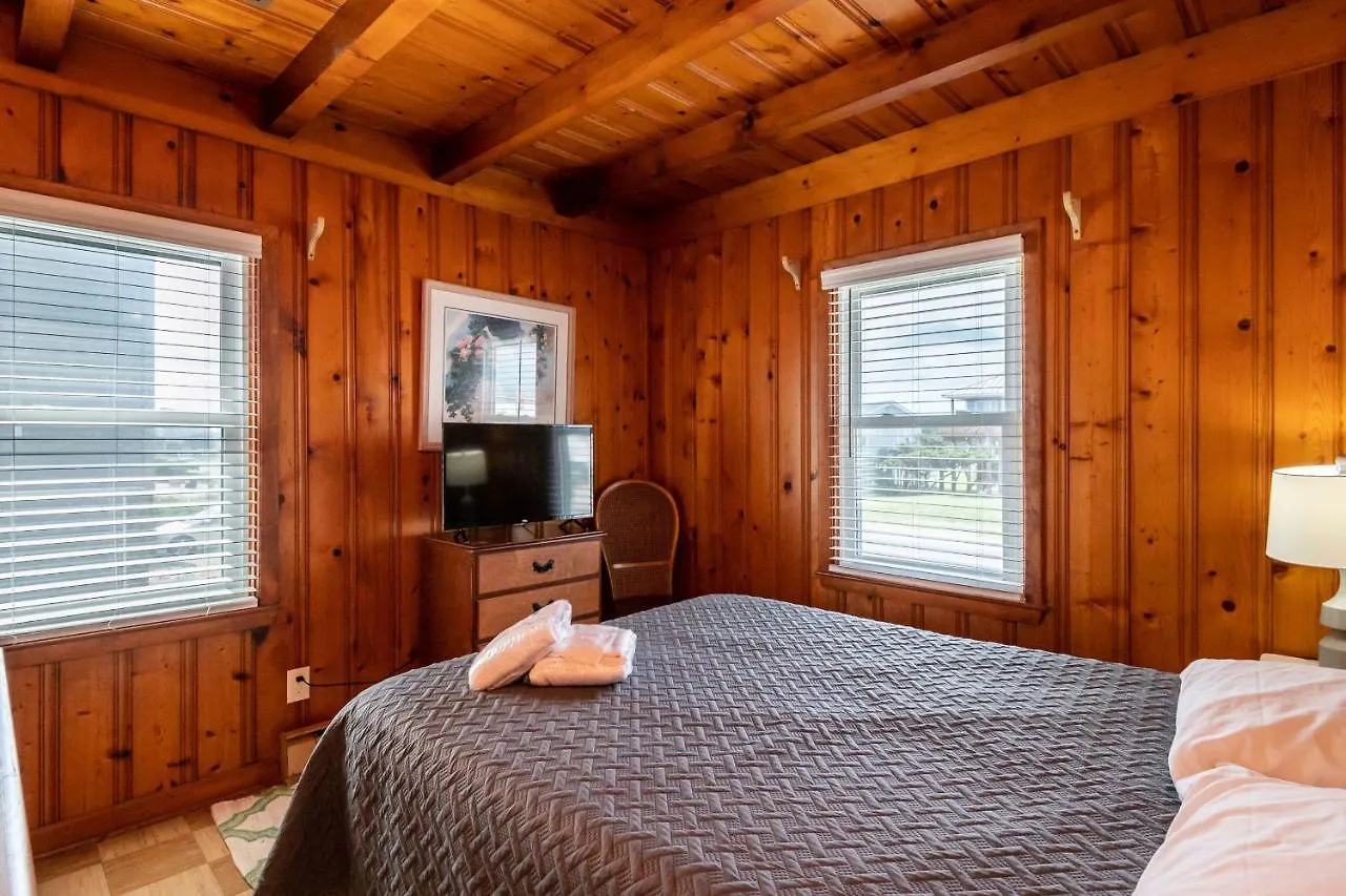 Holiday home Lowe Tide By Oak Island