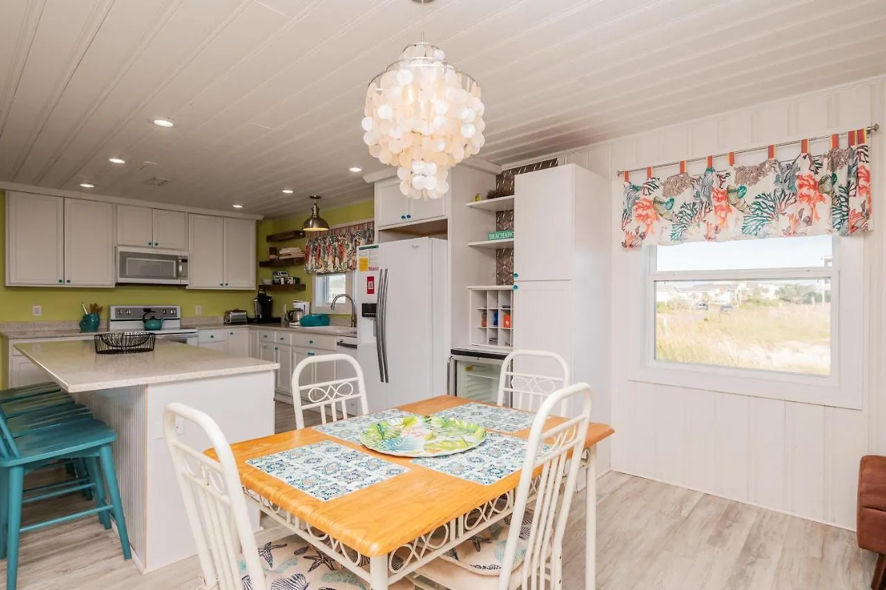 Holiday home Moon Struck By Oak Island
