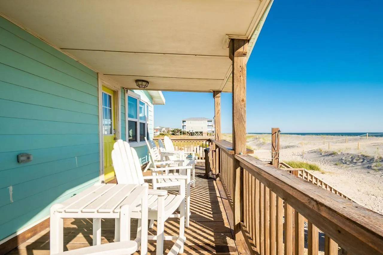 Holiday home Moon Struck By Oak Island