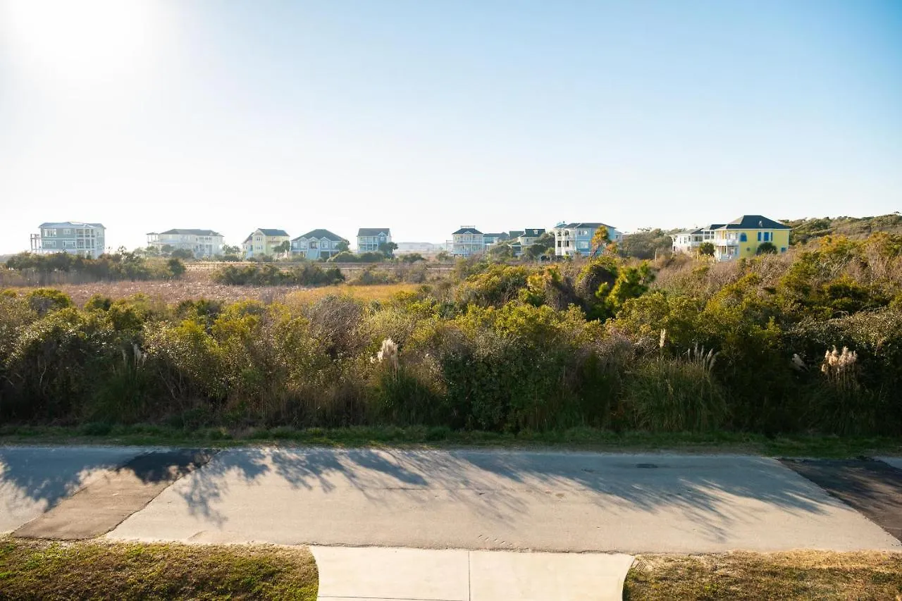 A Pawsitive Attitude By Holiday home Oak Island