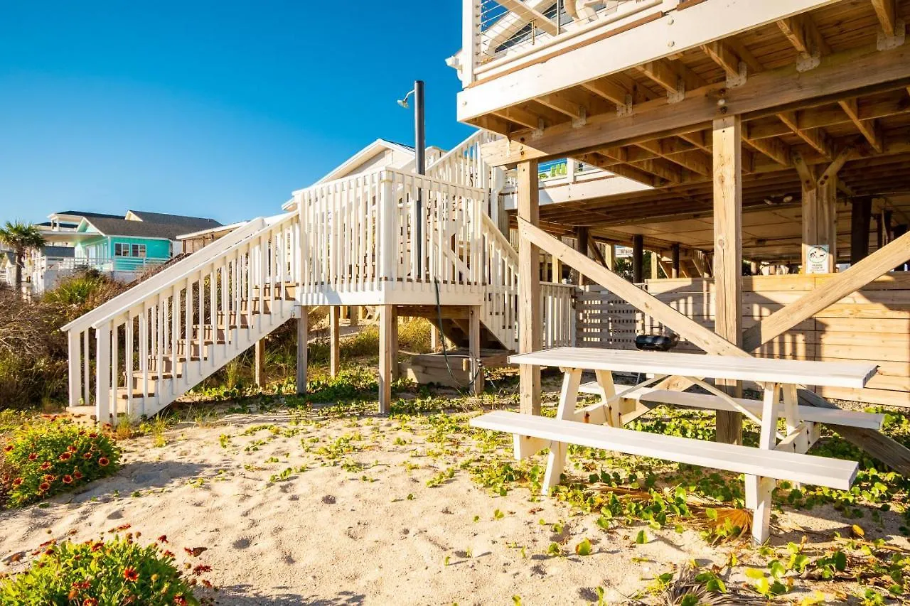 On Turtle Time By Holiday home Oak Island